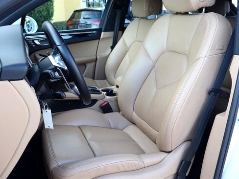 Used 2018 Porsche Macan S image 11