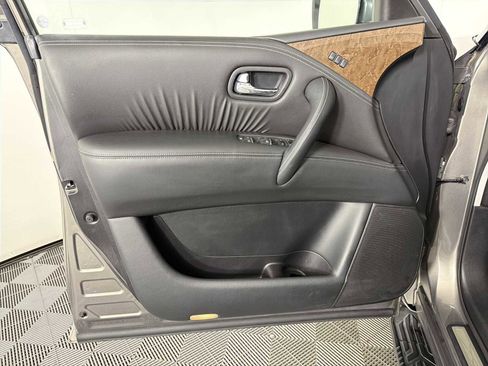 Used 2017 INFINITI QX80 4WD w/ Driver Assistance Package image 8