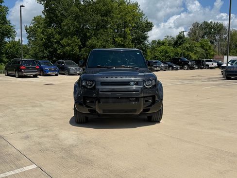 Used 2023 Land Rover Defender 130 X-Dynamic SE AWD/4WD image 10