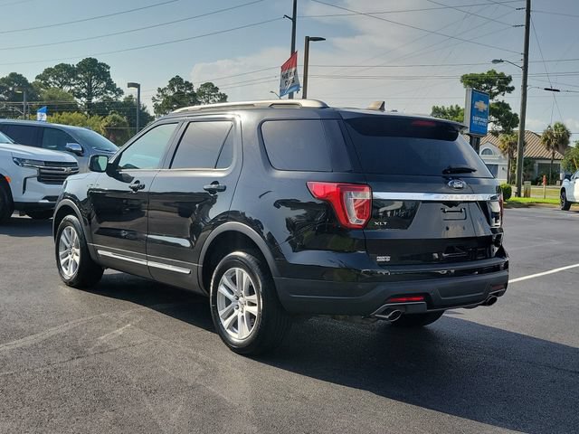 Used 2018 Ford Explorer XLT AWD/4WD image 3