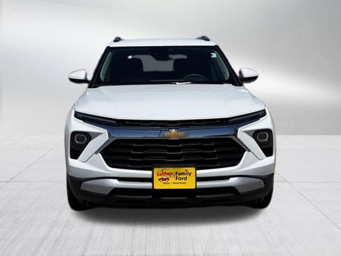 Used 2025 Chevrolet TrailBlazer LT AWD/4WD image 2