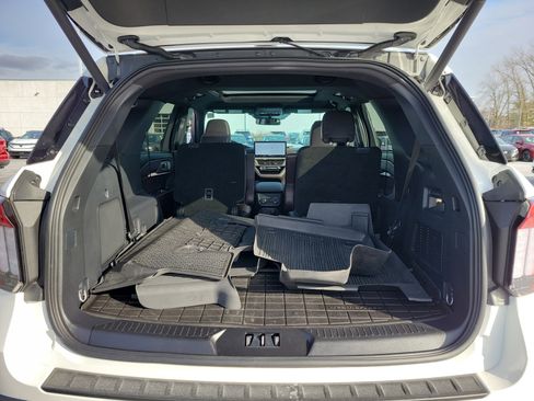 Used 2025 Ford Explorer Platinum w/ Ultimate Package image 8