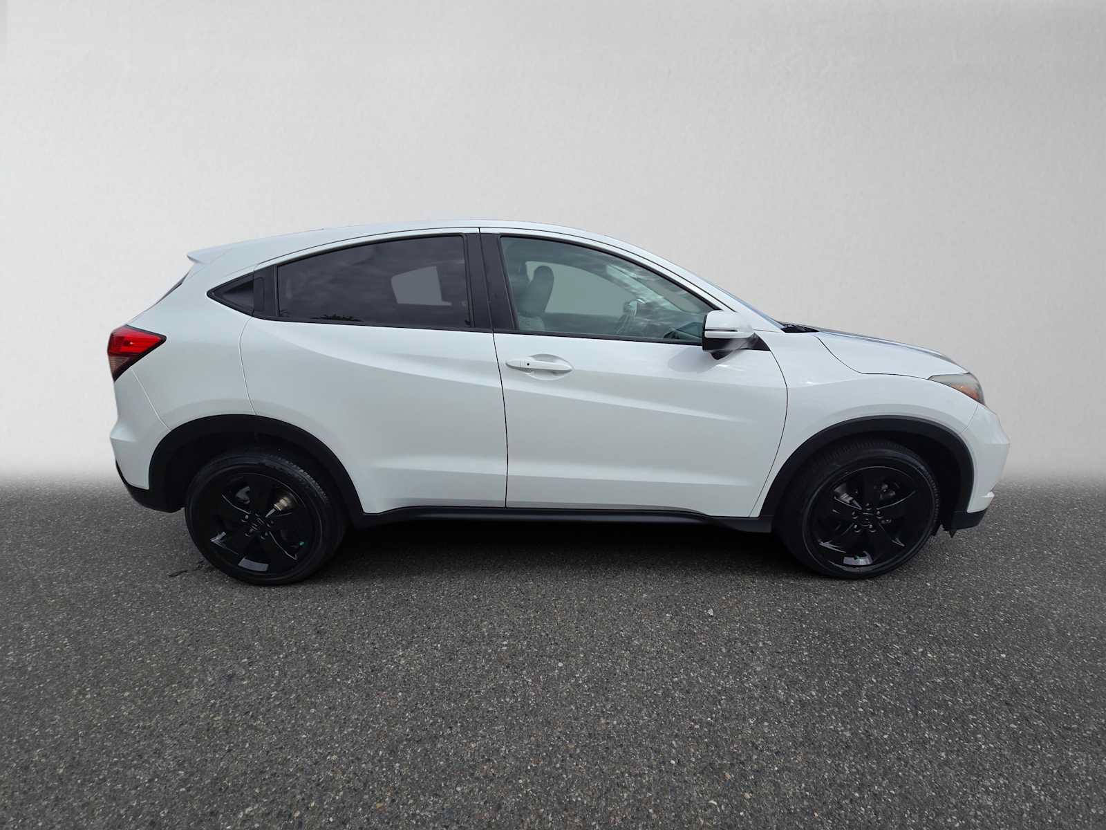 Used 2018 Honda HR-V EX image 2