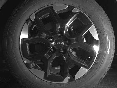 Used 2024 Kia Sorento S image 14