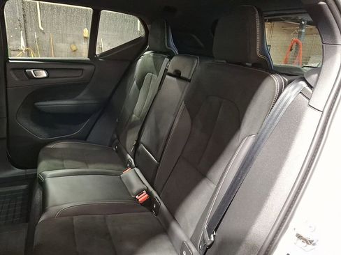 Used 2021 Volvo XC40 T5 R-Design w/ Climate Package AWD/4WD image 7