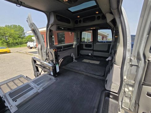 Used 2013 GMC Savana 1500 image 36