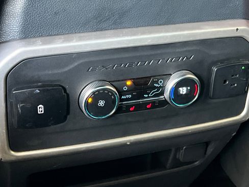 Used 2023 Ford Expedition Limited image 38