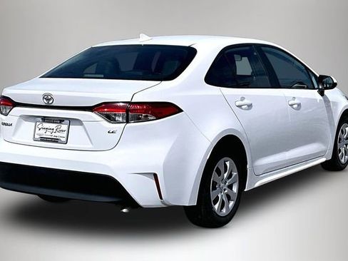 Used 2025 Toyota Corolla LE image 5