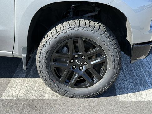 Used 2024 Chevrolet Silverado 1500 LT Trail Boss w/ LT Trail Boss Premium Package AWD/4WD image 12
