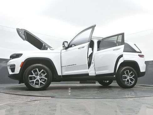 New 2025 Jeep Grand Cherokee Limited w/ Luxury Tech Group II image 59