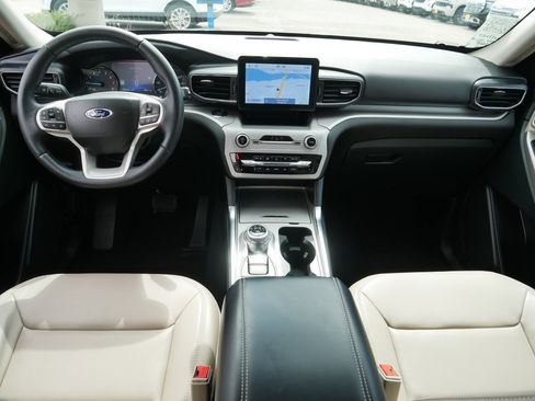 Used 2023 Ford Explorer XLT w/ Equipment Group 202A image 10