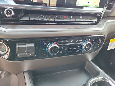 New 2026 GMC Sierra 1500 SLT image 23