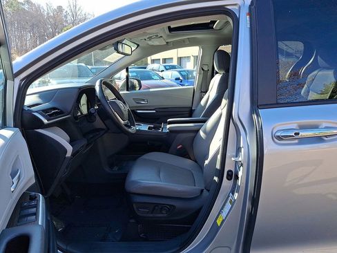 Used 2024 Toyota Sienna XLE image 11