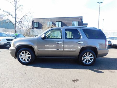 Used 2011 GMC Yukon Denali image 25
