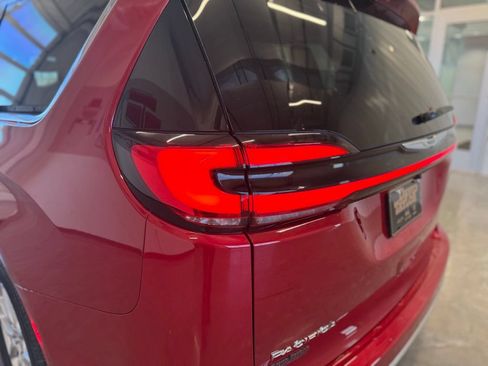 New 2026 Chrysler Pacifica Select FWD image 31