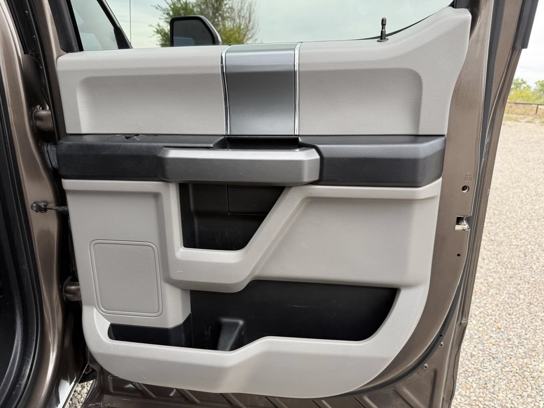 Used 2017 Ford F250 XLT w/ XLT Premium Package AWD/4WD image 19