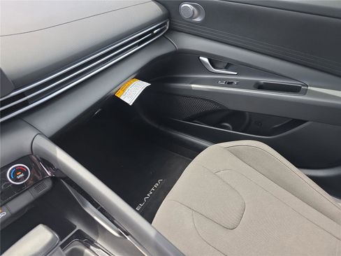 Certified 2025 Hyundai Elantra Blue image 28