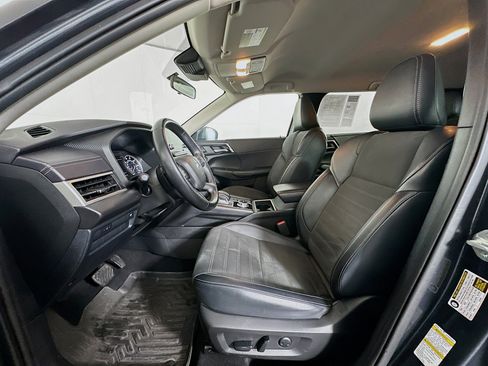 Used 2024 Mitsubishi Outlander SE image 13