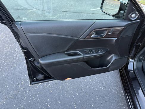 Used 2016 Honda Accord Touring image 8