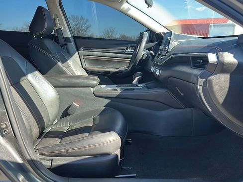 Used 2022 Nissan Altima 2.5 SR w/ Midnight Edition Package image 13