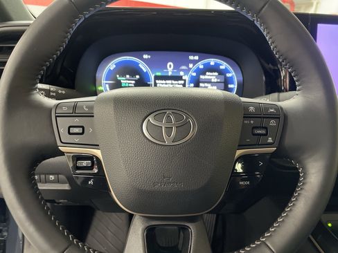 Used 2025 Toyota Crown XLE image 18