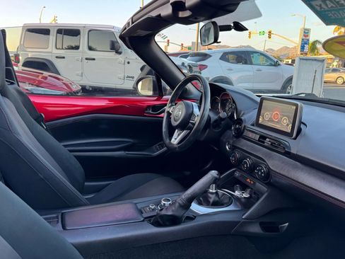 Used 2017 MAZDA MX-5 Miata RF Club image 32