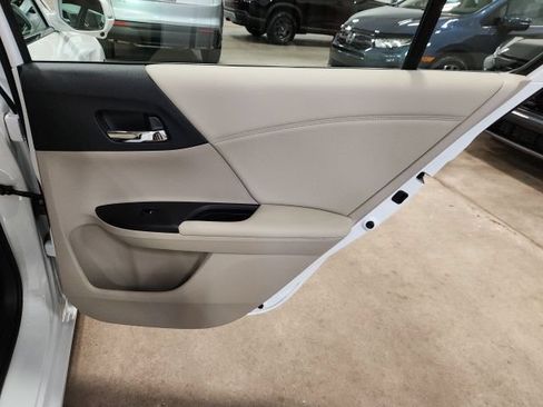Used 2016 Honda Accord EX-L image 29