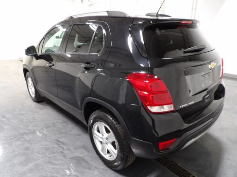 Used 2021 Chevrolet Trax LT w/ Premium Seat Package AWD/4WD image 5