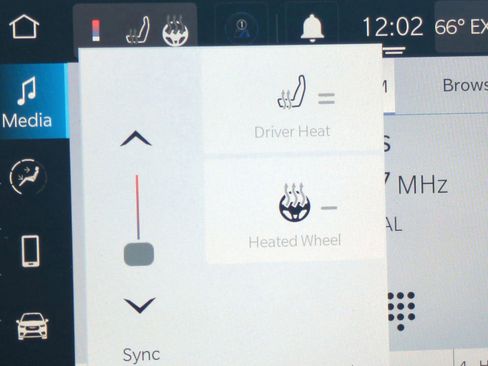 Used 2023 Chrysler Voyager LX image 22