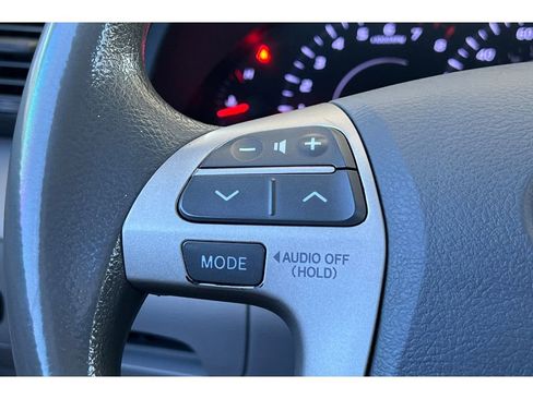 Used 2011 Toyota Camry LE image 27