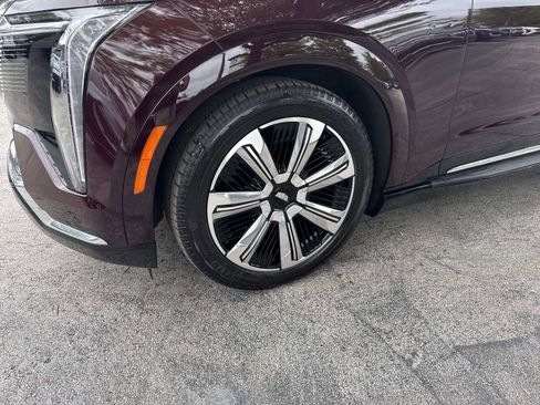 Used 2025 Cadillac Escalade IQ Luxury 2 w/ LPO, Premium Carpet Package AWD/4WD image 10
