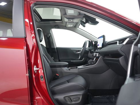 Used 2025 Toyota RAV4 Limited image 11