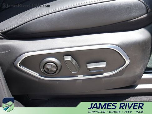 Used 2024 Jeep Wagoneer Series II w/ Flexible Seating Group RWD image 10