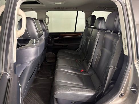 Used 2021 Lexus LX 570 4WD w/ Luxury Package image 36