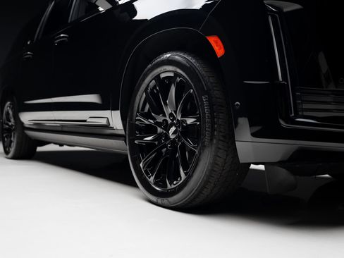 Used 2024 Cadillac Escalade ESV Sport Platinum w/ LPO, ONYX Package AWD/4WD image 82