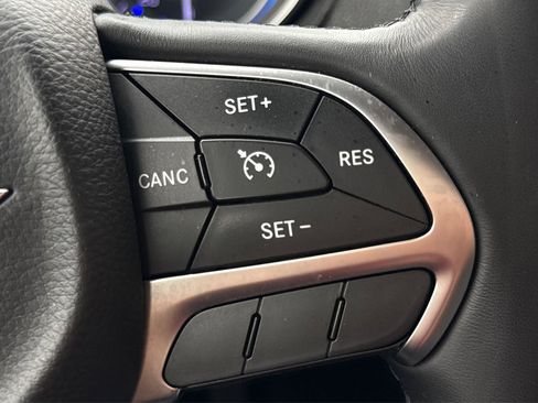 Used 2015 Chrysler 300 Limited RWD image 26