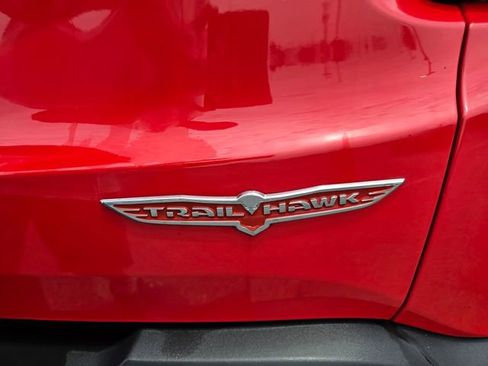 Used 2017 Jeep Renegade Trailhawk w/ Premium Trailhawk Package AWD/4WD image 28