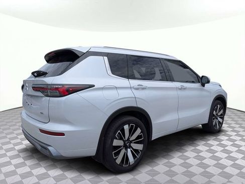 Used 2025 Mitsubishi Outlander SEL FWD image 4