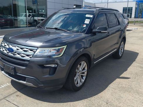 Used 2019 Ford Explorer XLT w/ Equipment Group 202A FWD image 2
