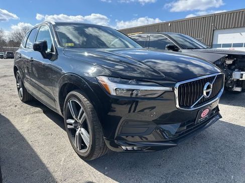 Used 2021 Volvo XC60 T5 Momentum w/ Protection Package Premier image 1