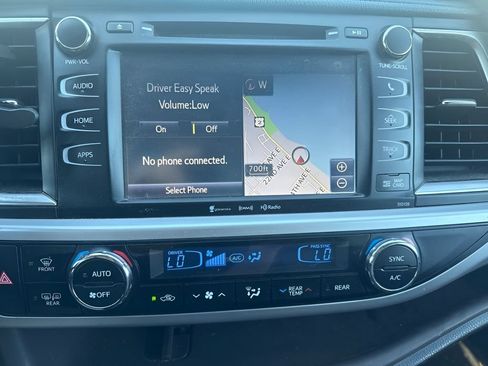 Used 2016 Toyota Highlander XLE AWD/4WD image 10