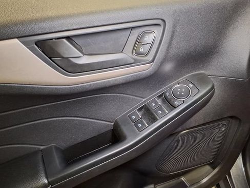 Used 2022 Ford Escape SE w/ SE Sport Appearance Package FWD image 19