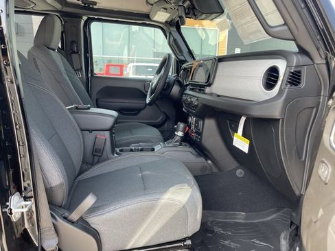 New 2025 Jeep Gladiator Willys image 22