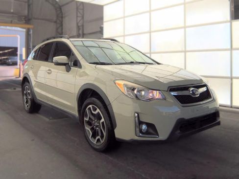 Used 2016 Subaru Crosstrek 2.0i Limited w/ Popular Package #2 AWD/4WD image 3