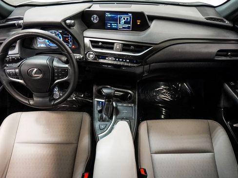 Used 2020 Lexus UX 200 image 11