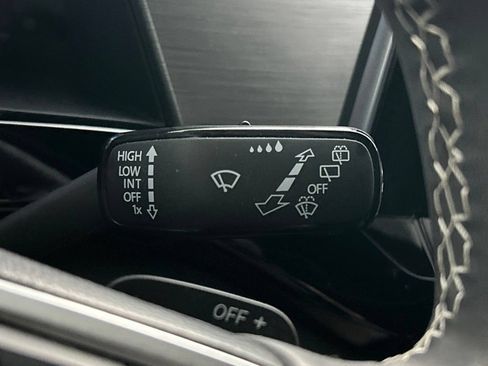 Used 2024 Volkswagen Atlas Cross Sport SE FWD image 30
