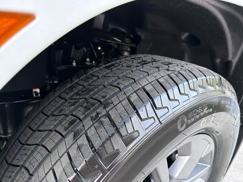 New 2026 Nissan Frontier SV w/ SV Convenience Package image 11