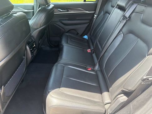 Used 2024 Jeep Grand Cherokee Limited AWD/4WD image 20