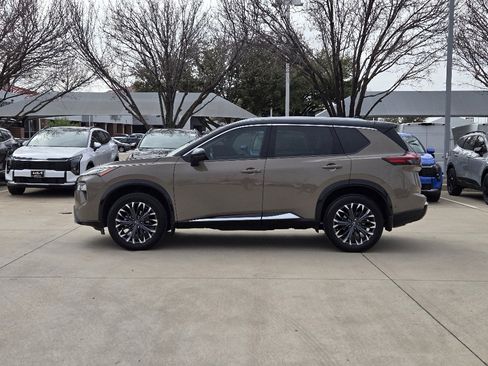 Used 2024 Nissan Rogue Platinum w/ Platinum Premium Package image 12