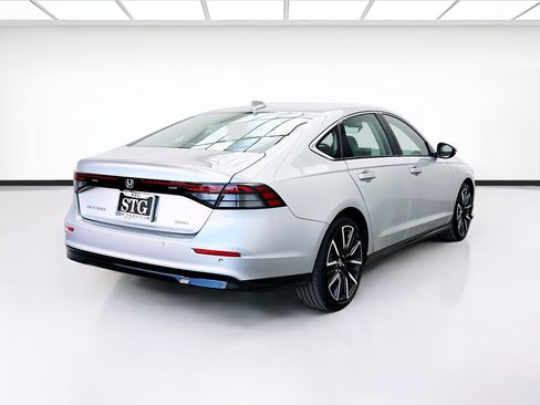 Used 2024 Honda Accord Touring image 4